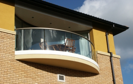 Curved glass balustrade systems