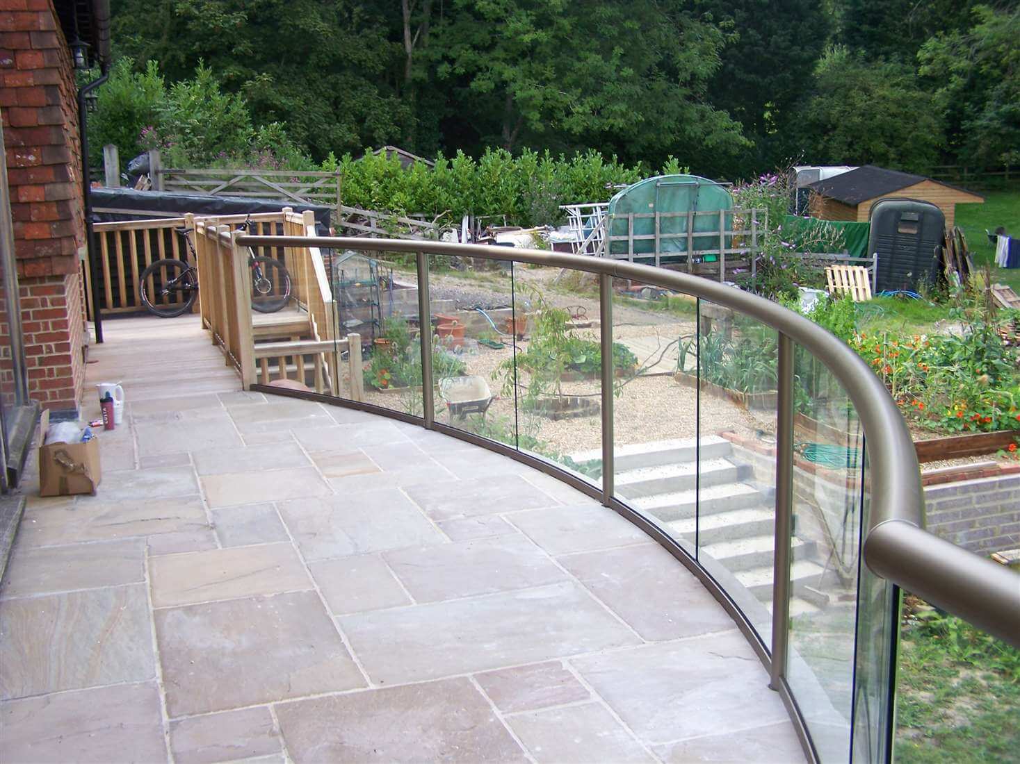 curved balustrade