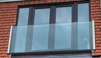 Frameless Glass Juliet Balcony