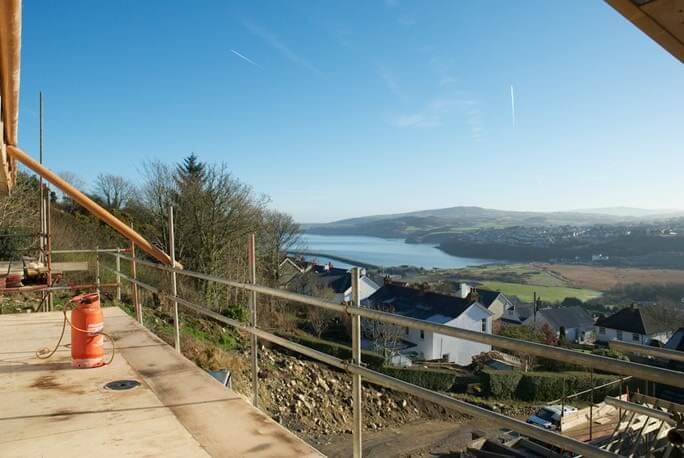 glass balcony balustrade installation