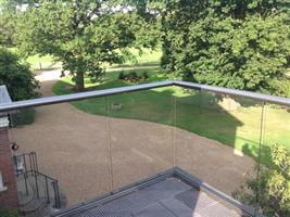 glass balustrade corner detail