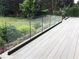 Frameless Balustrade, Anthracite base