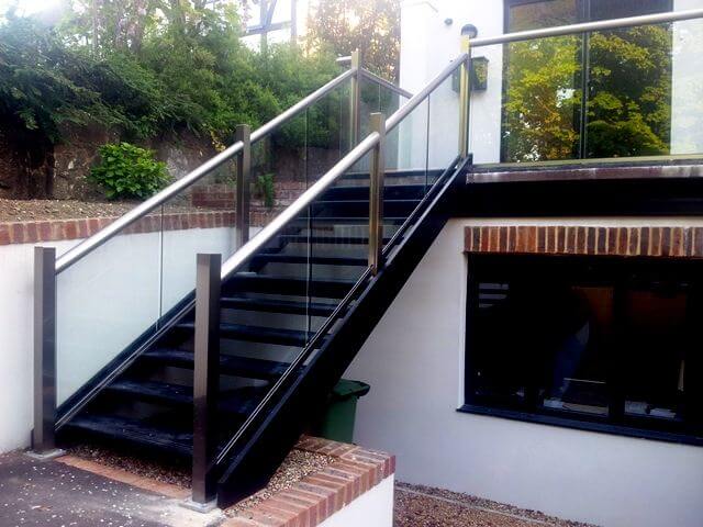 outdoor glass stair balustrade and balcony