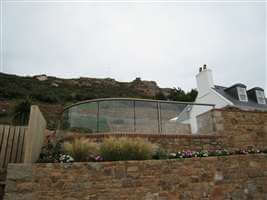 Curved balcony 1 bronze balustrade with walls and flowers