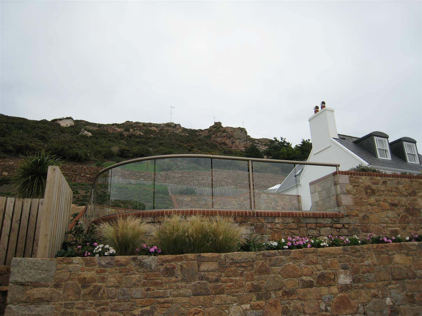 Curved balcony 1 bronze balustrade with walls and flowers