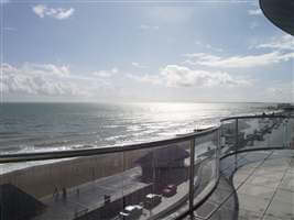 wavey balcony in glass