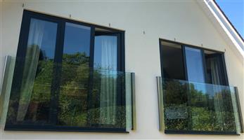 Frameless Glass Juliet Balcony