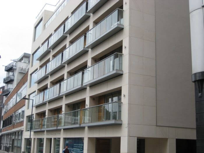 glass balustardes in stainless steel royal chrome london EC1