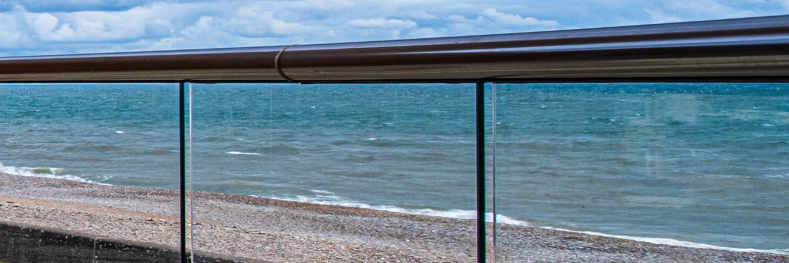 Maintenance-free glass balcony balustrading