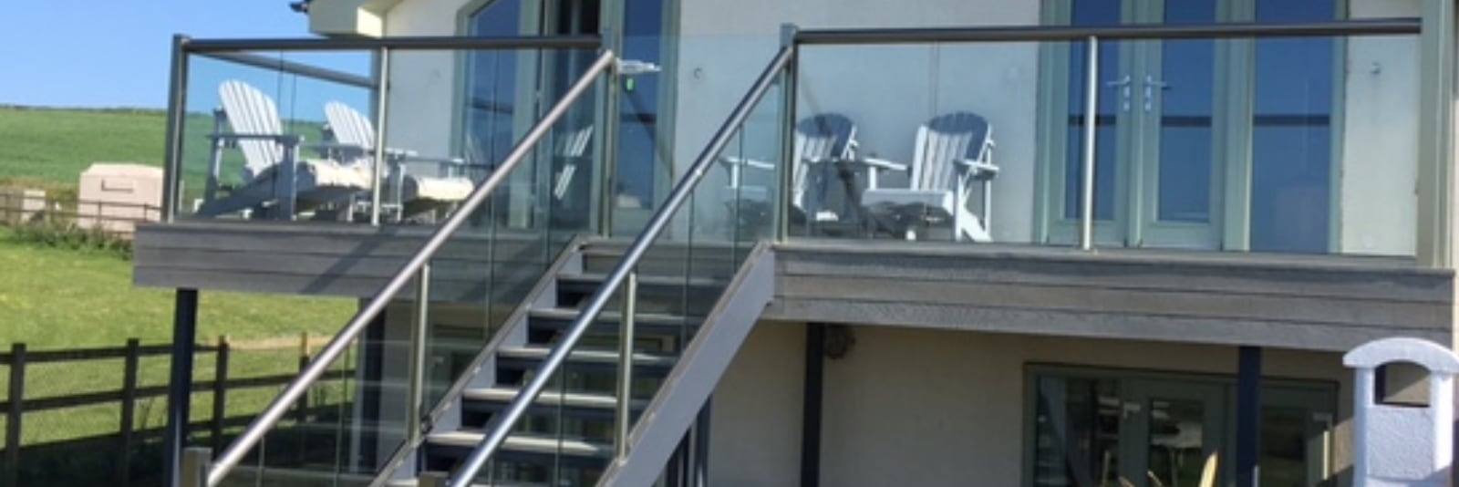 Stairs runs glass balustrades