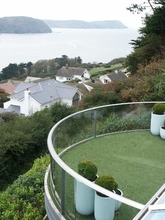 curved glass balustrade