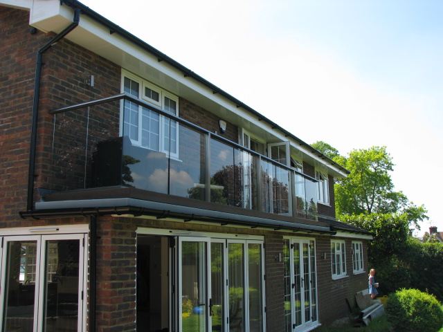 glass balustrade in liss3