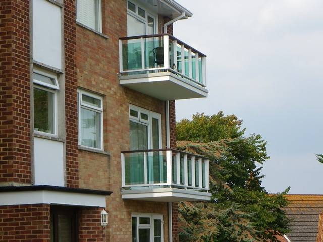 non-compliant glass balustrade before