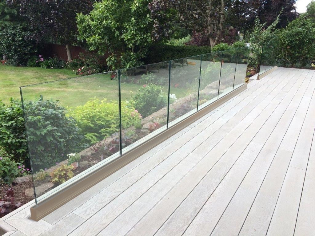 Frameless glass balustrade above floor level