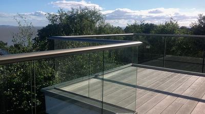 Zigzag shaped Hybrid Aerofoil Glass Balustrade