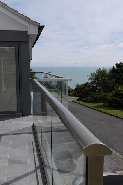 glass balustrade in sandgate3