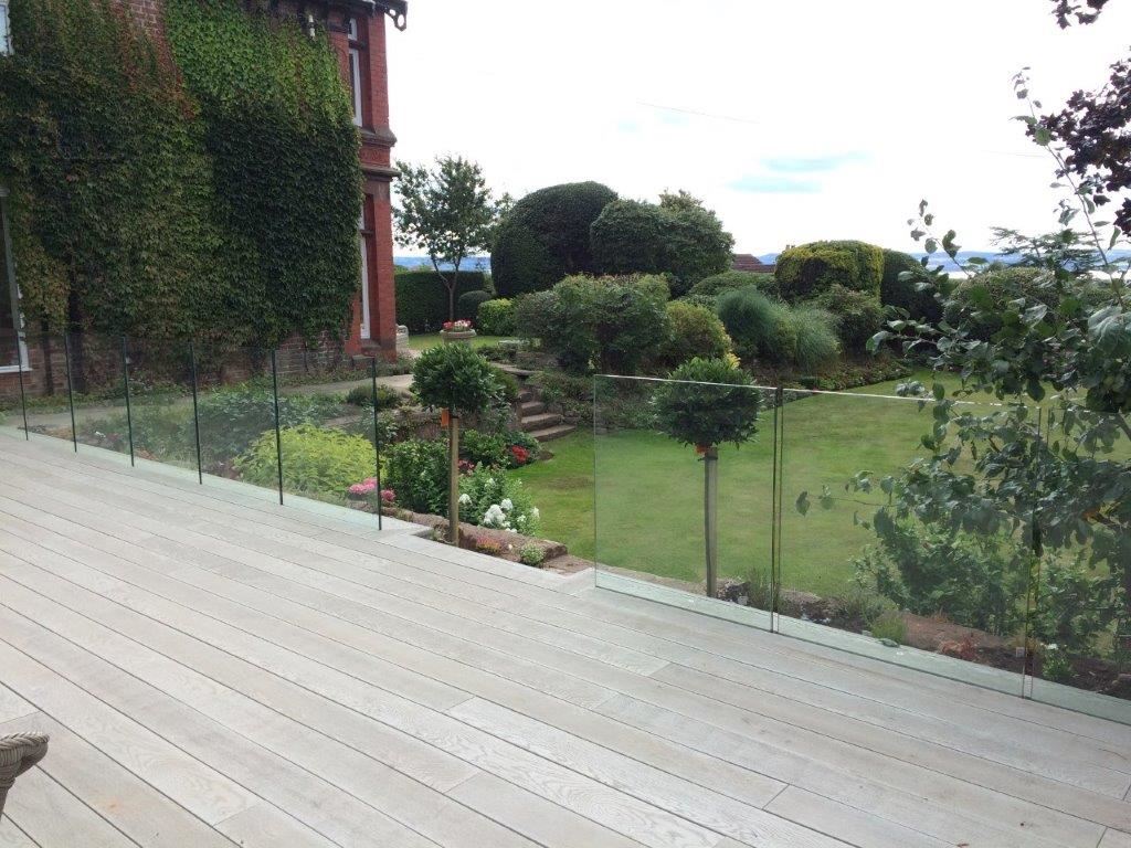Elegant 10-meter long Frameless Balustrade overlooking a beautiful garden