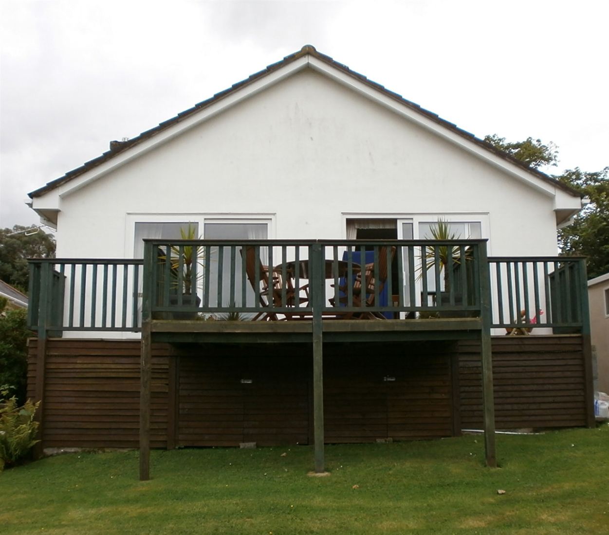 Wood balustrade before refurbishment