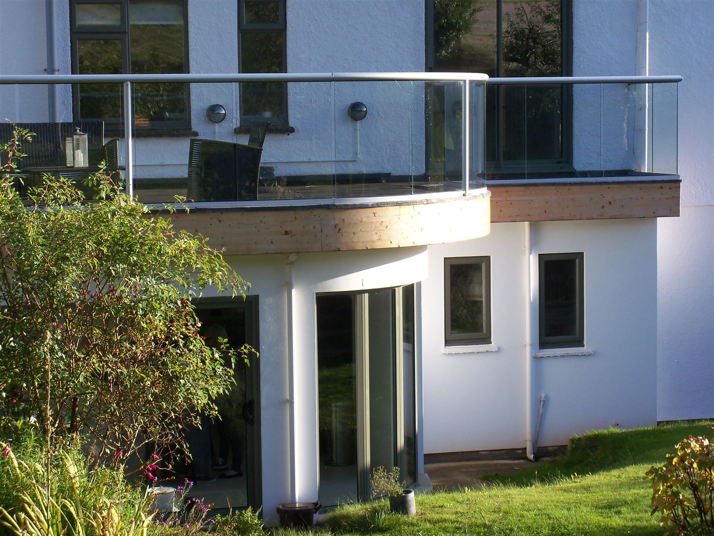 Curved balcony