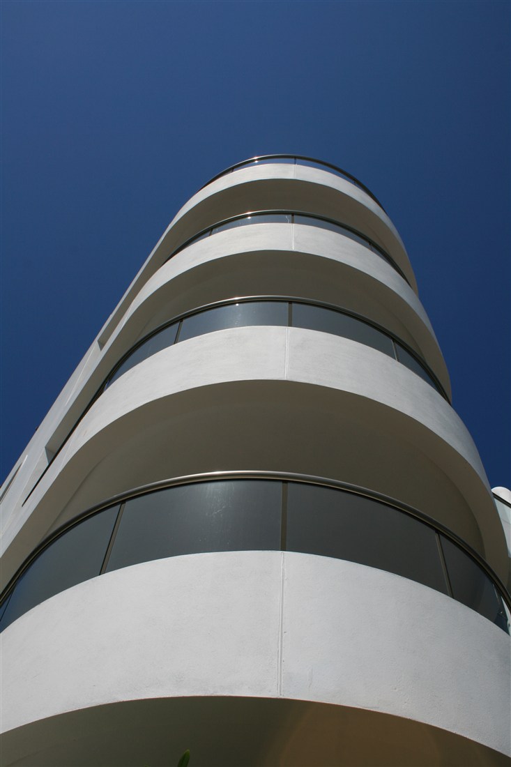 Curved Facades in Buildings