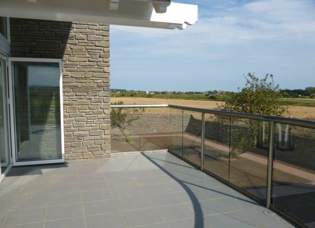 glass curved balcony 