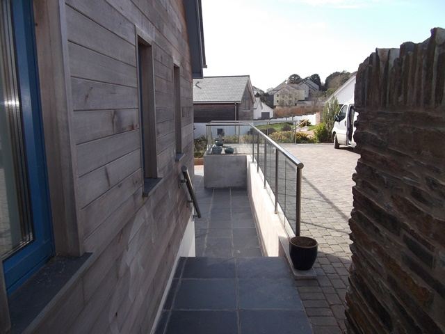 glass balustrade in pool3