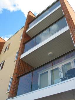 Balustrades between two walls