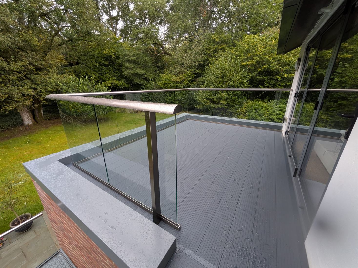 fiished Balcodeck - not penertrative deck substructure