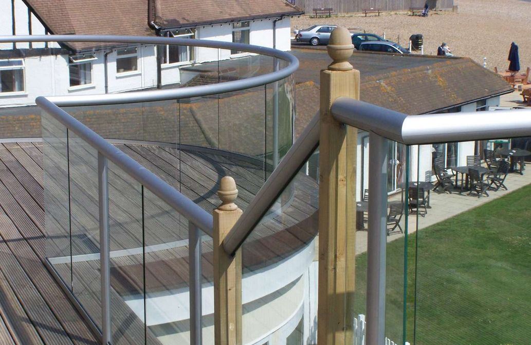 Curved Outdoor Glass Balustrade