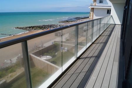 Glass Balustrading Made Impressive View