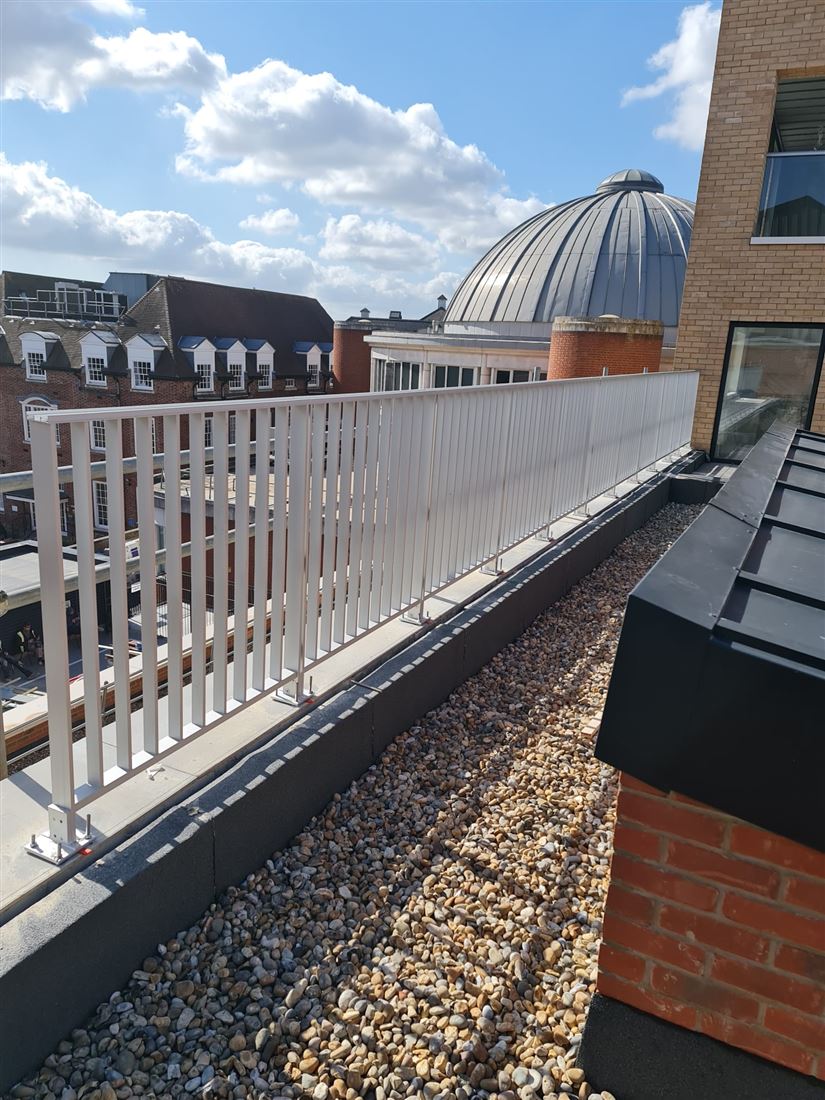 INSTALLATION OF METAL mILANO rAILINGS IN LONDON