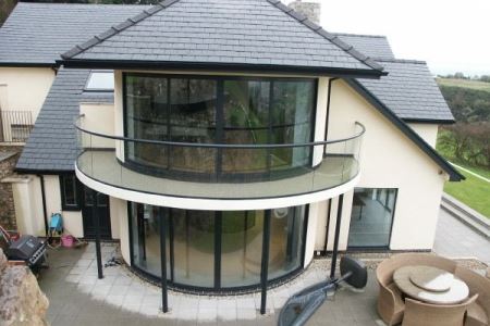 Curved Sliding Glass Doors and Balustrade