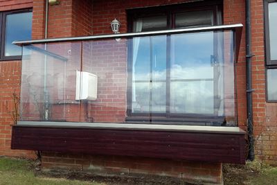 Close up of a Hybrid Balustrade System with an Aerofoil, Chrome handrail