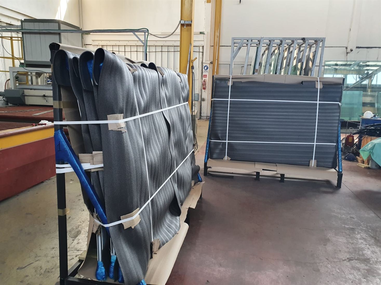 Curved doors on stillages