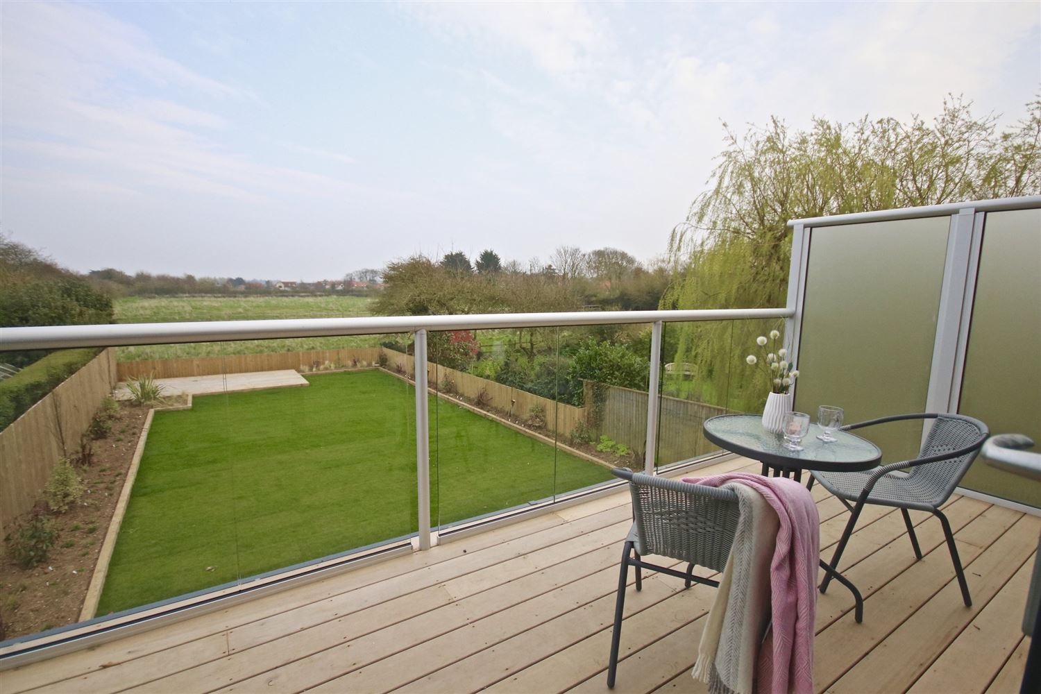 Glass Balustrade Privacy Screen