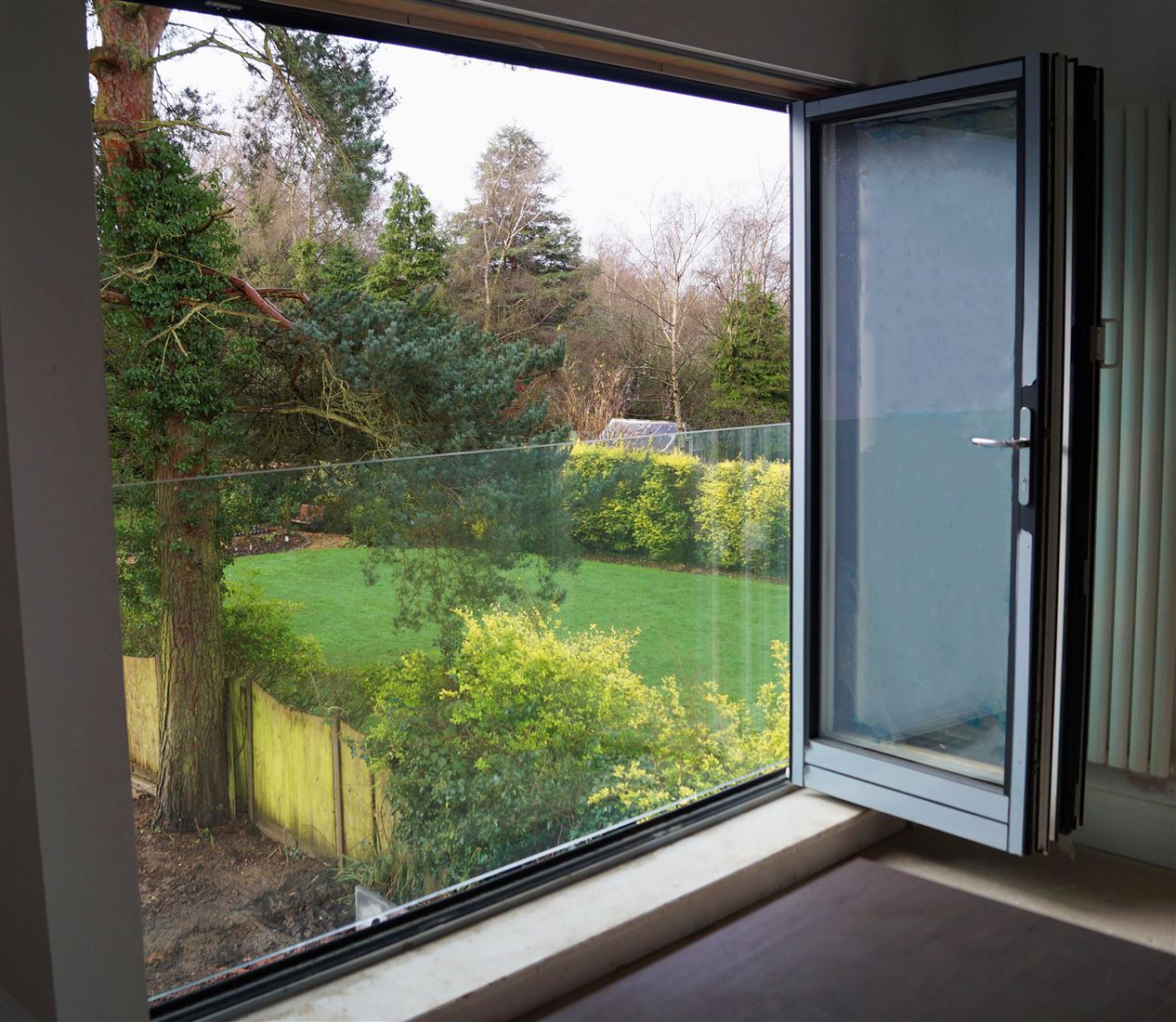 Frameless Glass Juliet Balcony